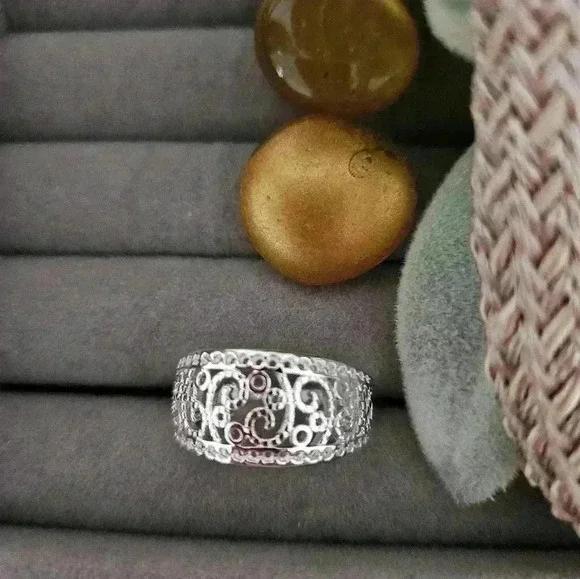 Luxury 925 sterling silver, cute charm, ring mesh design size 9. - Picture 1 of 4